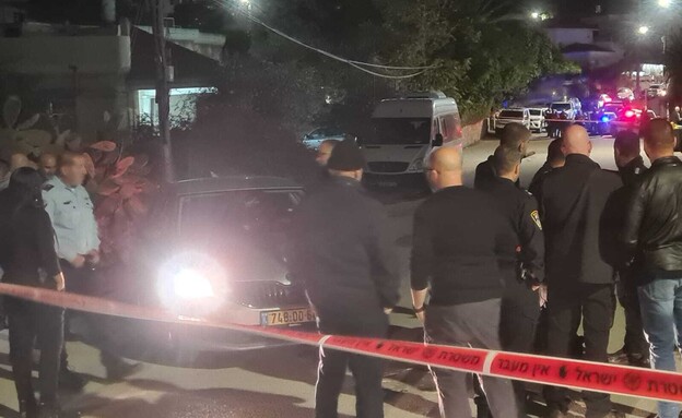 זירת הירי בכפר קרע (צילום: דוברות המשטרה)