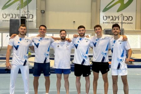 נבחרת ישראל בהתעמלות מכשירים. מימין - אורי זיידל, אייל אינדיג, פבל גולידוב, ארטיום דולגופיאט, אלכס מיאקינין, רון פיאטוב (צילום: איגוד ההתעמלות)